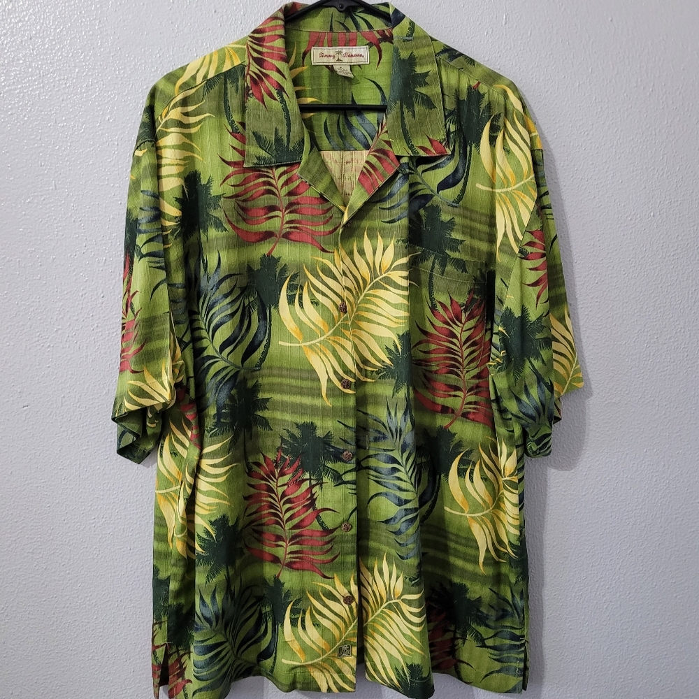 Tommy Bahama Tropical Green and Red Casual 100% Silk Shirt